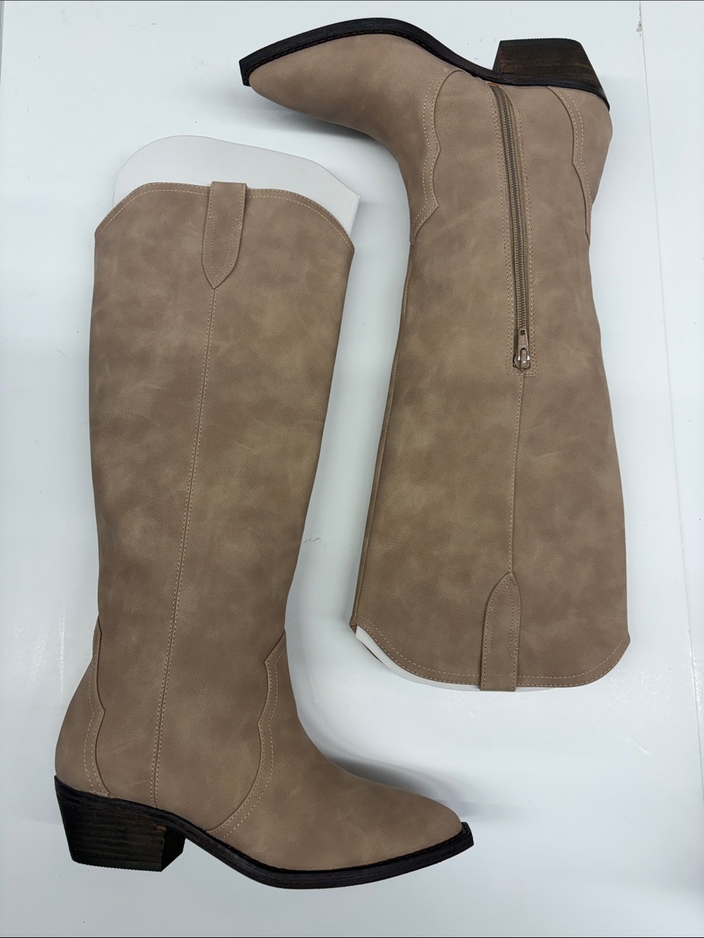 NEW Dolce Vita Women’s Kit Boots in Dune Size 7